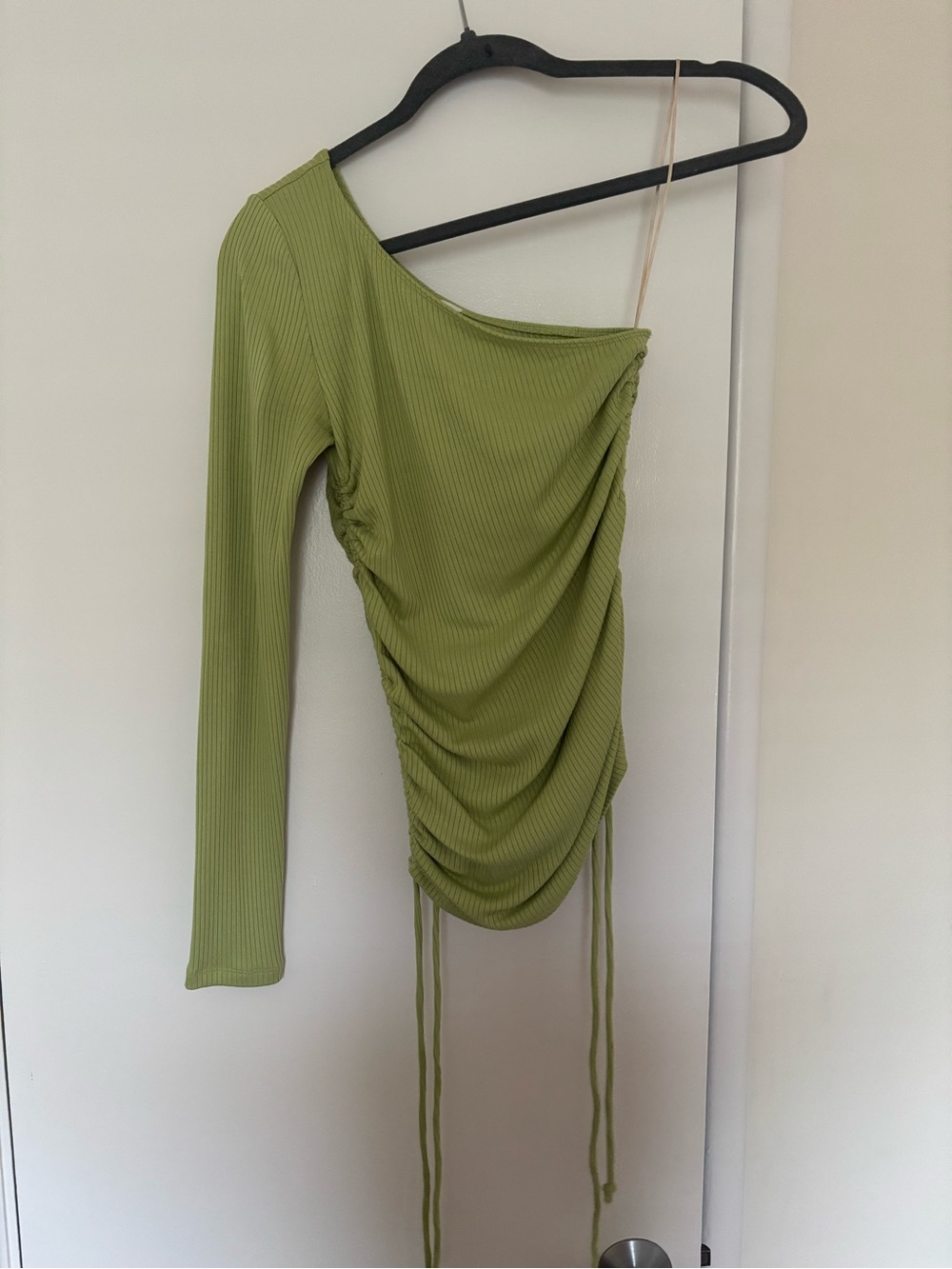 Wilfred Free Asymmetric Ribbed Top in Sage Green